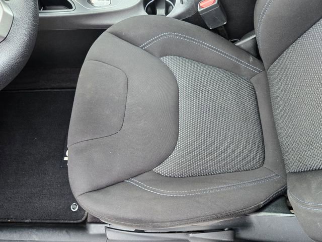 Used 2019 Jeep Cherokee Latitude w/ Popular Appearance Group image 11