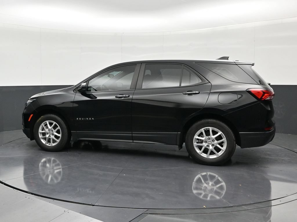 Used 2024 Chevrolet Equinox LS FWD image 2