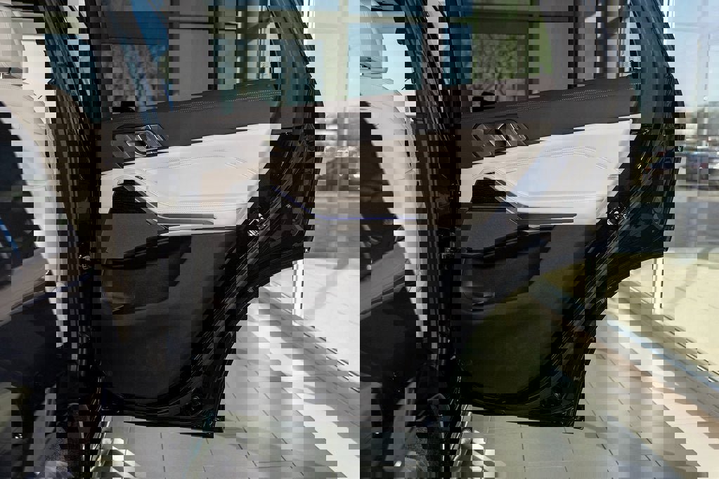 New 2026 BMW X5 xDrive50e w/ M Sport Package image 35