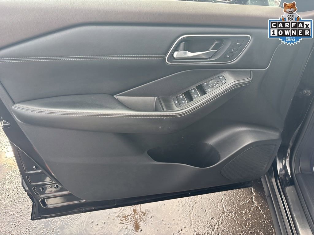 Used 2022 Nissan Rogue Platinum w/ Head-Up Display Package AWD/4WD image 15