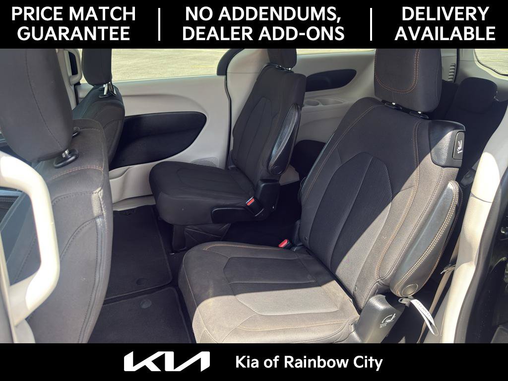 Used 2017 Chrysler Pacifica Touring FWD image 15