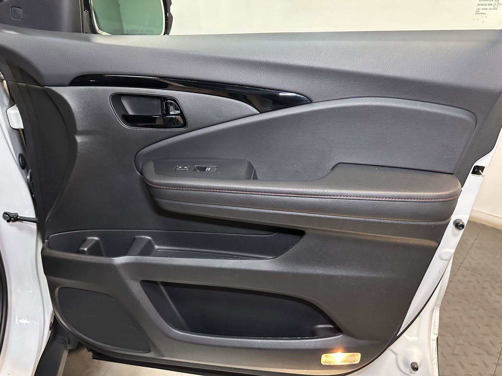 Certified 2024 Honda Passport Black Edition image 37