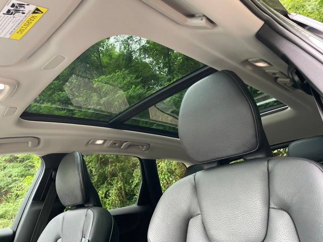Certified 2023 Volvo XC60 B5 Plus AWD/4WD image 24