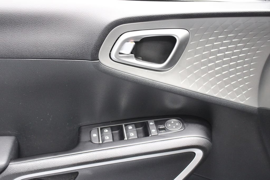 Used 2023 Kia Soul S FWD image 22