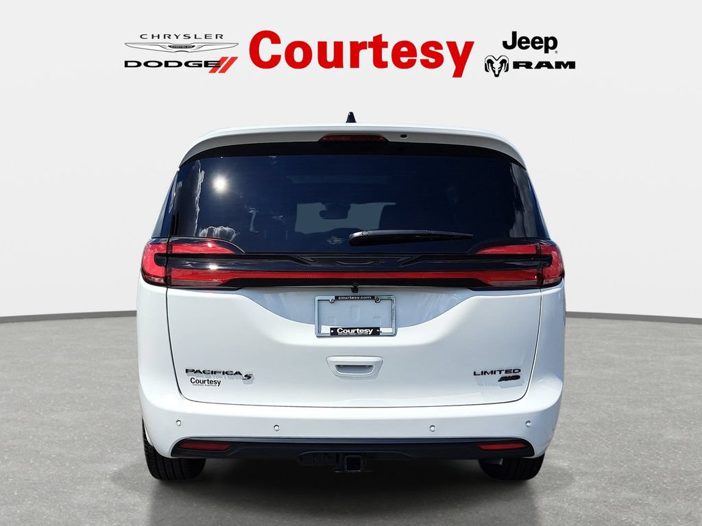 New 2027 Chrysler Pacifica Limited AWD/4WD image 4