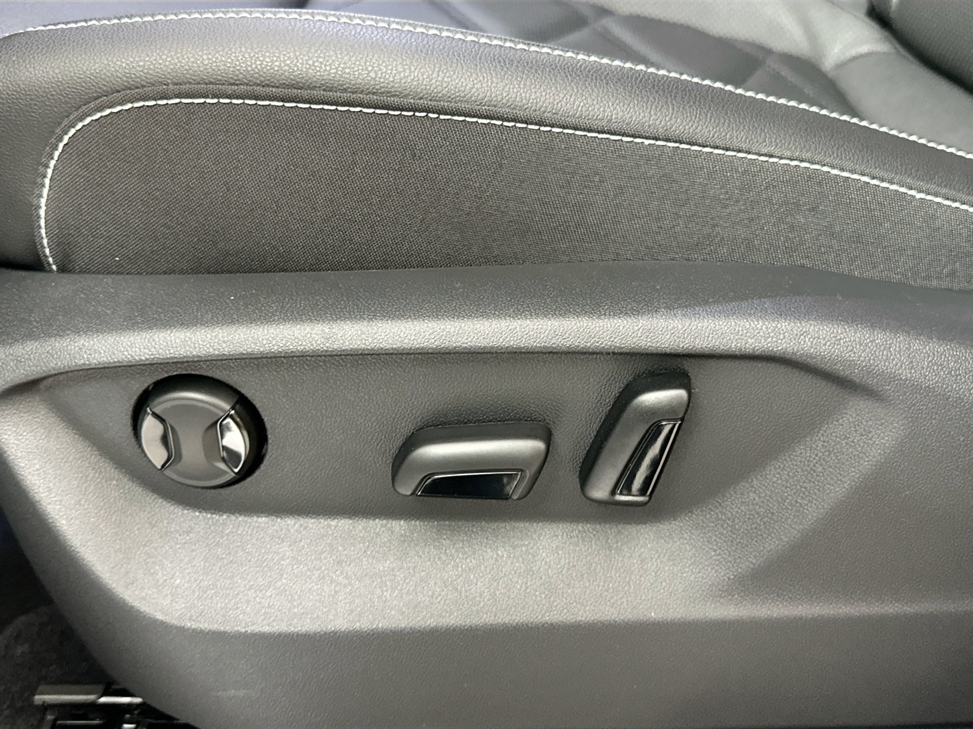 Certified 2026 Volkswagen Atlas SE FWD image 17