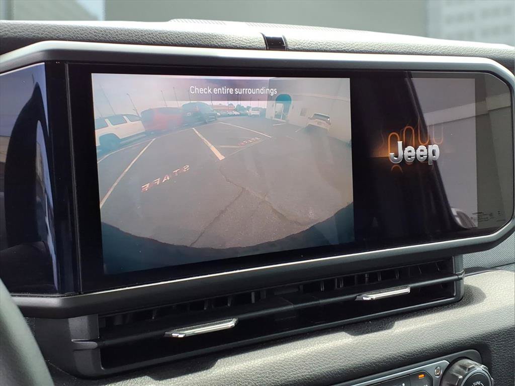 Used 2024 Jeep Wrangler Unlimited AWD/4WD image 4