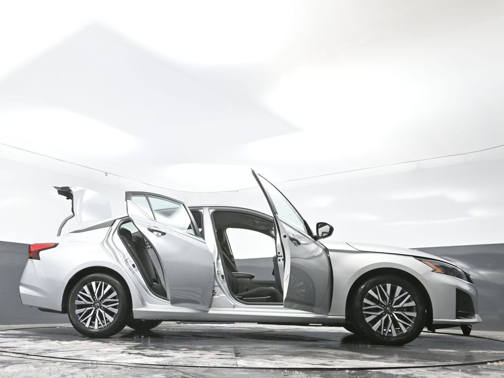 Used 2024 Nissan Altima 2.5 SV FWD image 69