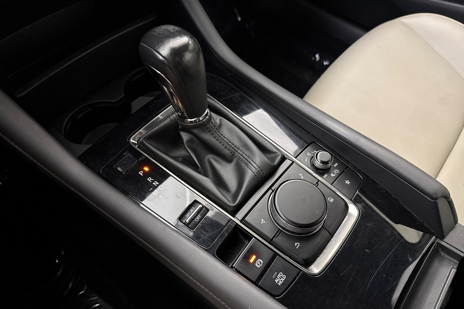 Used 2019 MAZDA MAZDA3 Hatchback FWD image 18