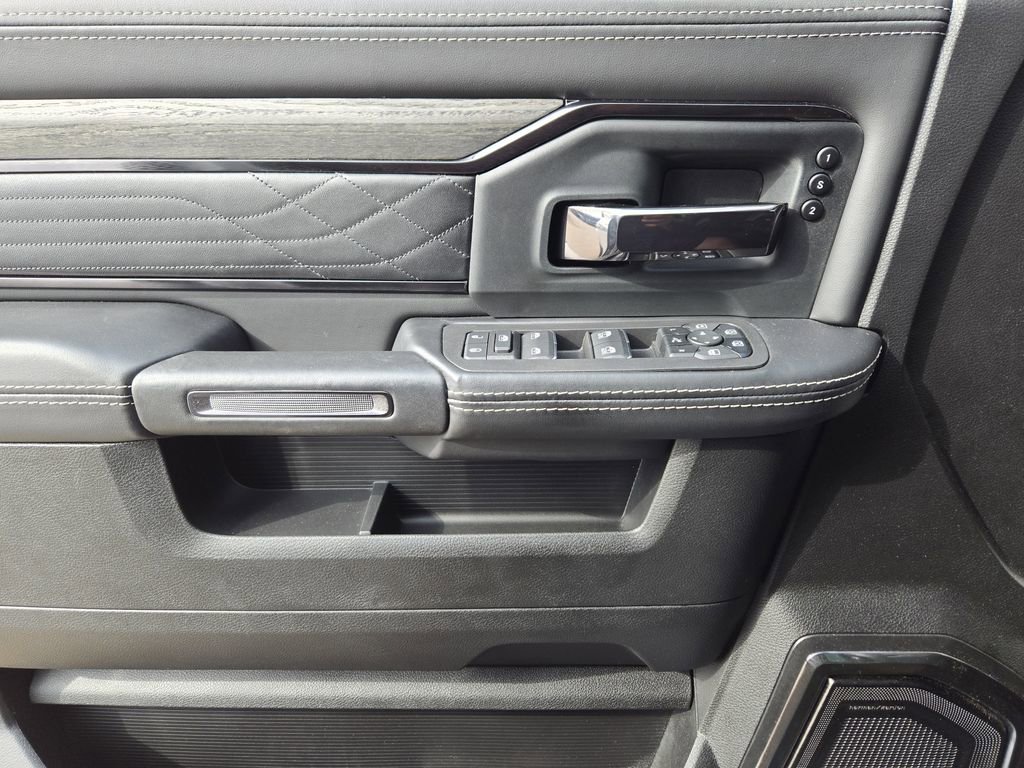Used 2025 RAM 2500 Limited AWD/4WD image 18