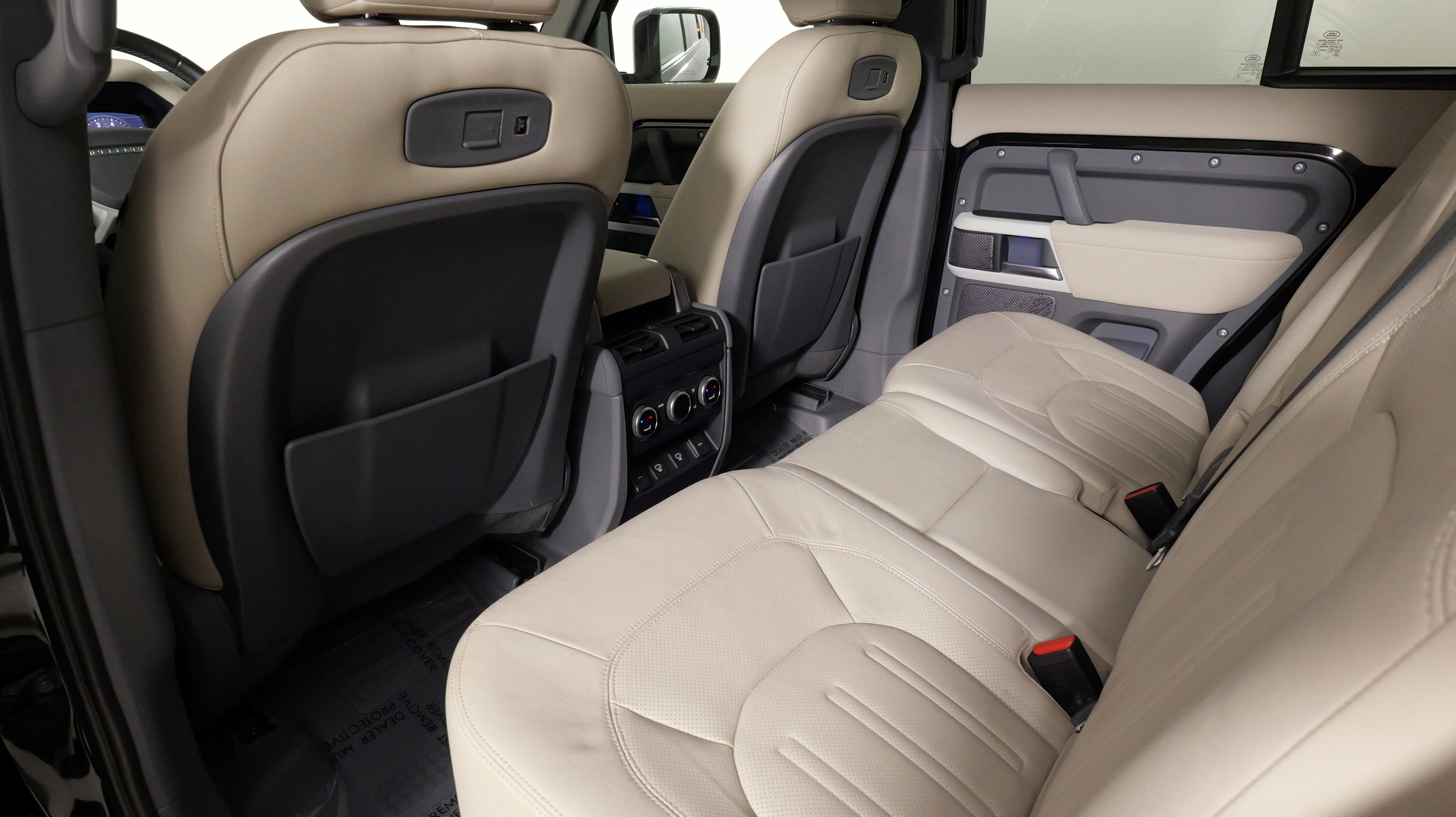 Used 2022 Land Rover Defender 110 SE image 36