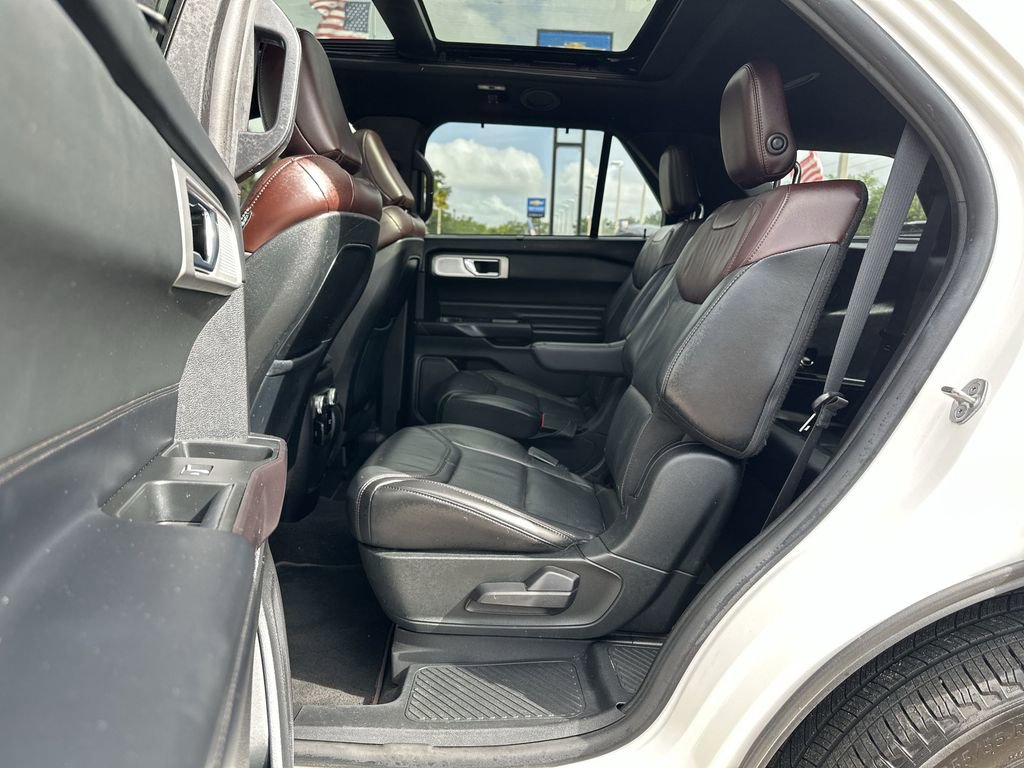 Used 2020 Ford Explorer Platinum w/ Premium Technology Package AWD/4WD image 19