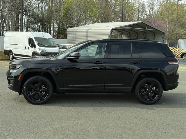 Used 2023 Jeep Grand Cherokee Altitude image 10