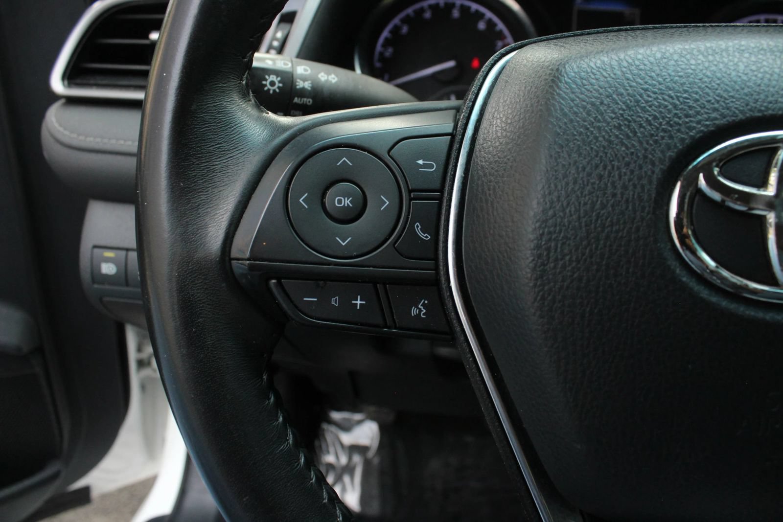 Used 2019 Toyota Camry SE FWD image 22