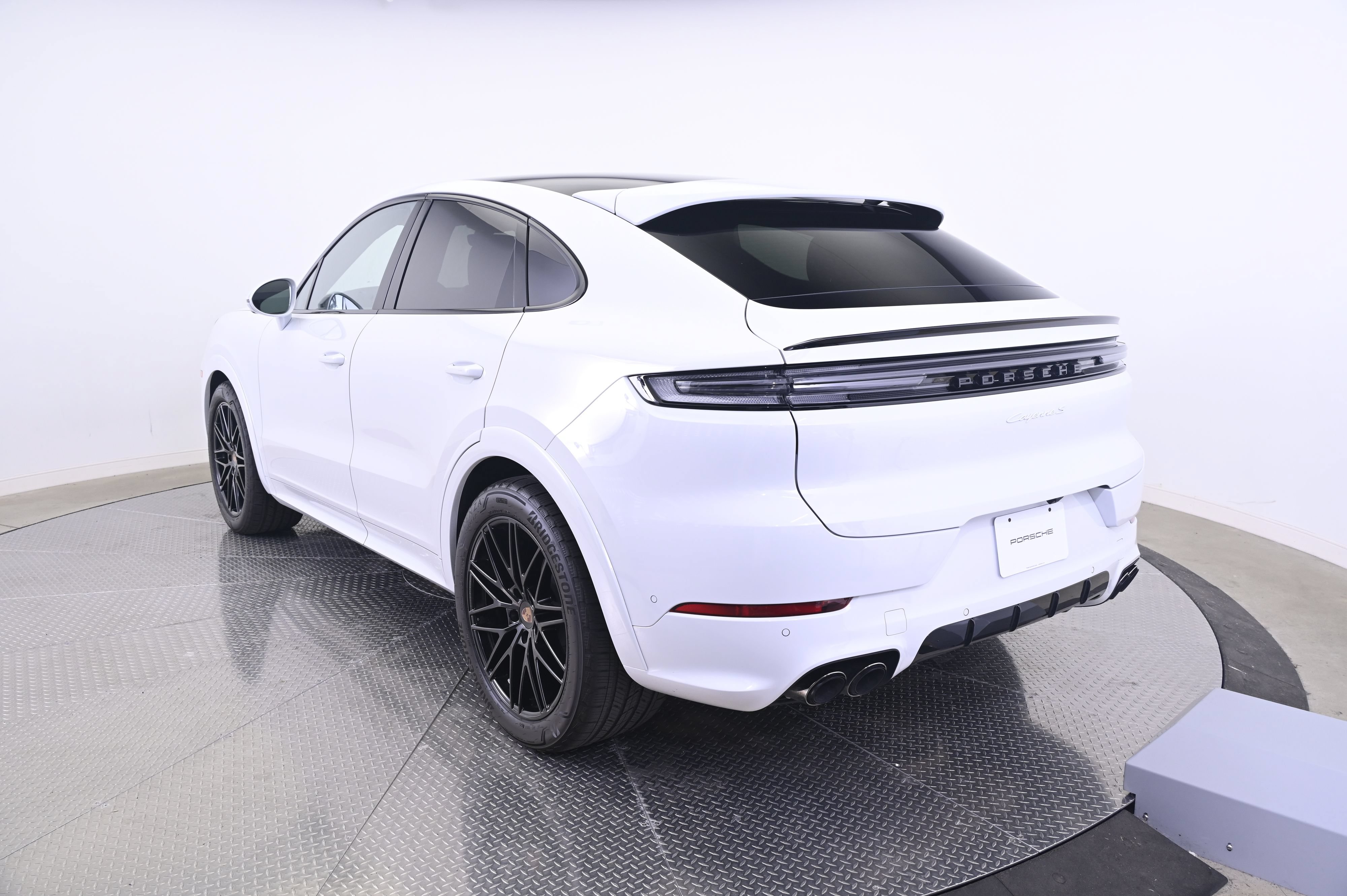 Certified 2026 Porsche Cayenne S AWD/4WD image 3