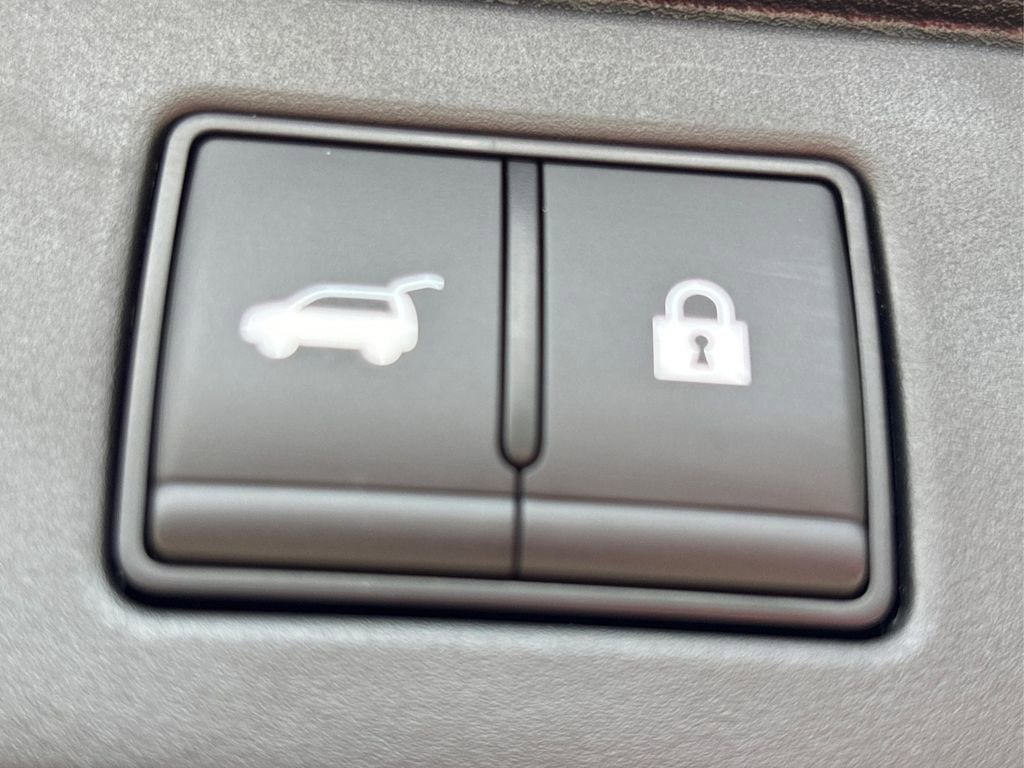 Used 2025 Nissan Rogue SL AWD/4WD image 14