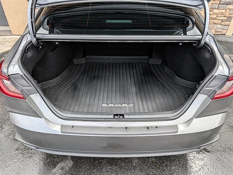 Used 2025 Toyota Camry SE w/ Convenience Package FWD image 31