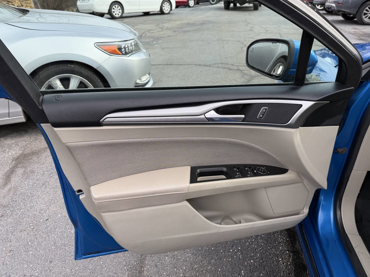 Used 2019 Ford Fusion SE image 11