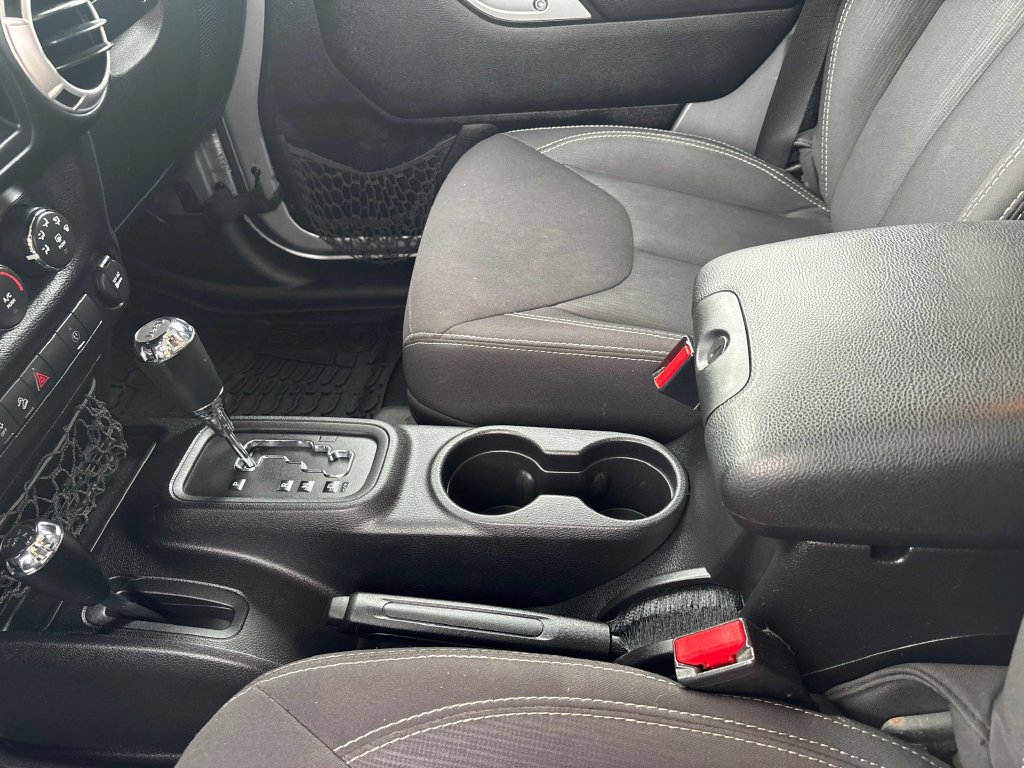 Used 2015 Jeep Wrangler Unlimited Sahara AWD/4WD image 14