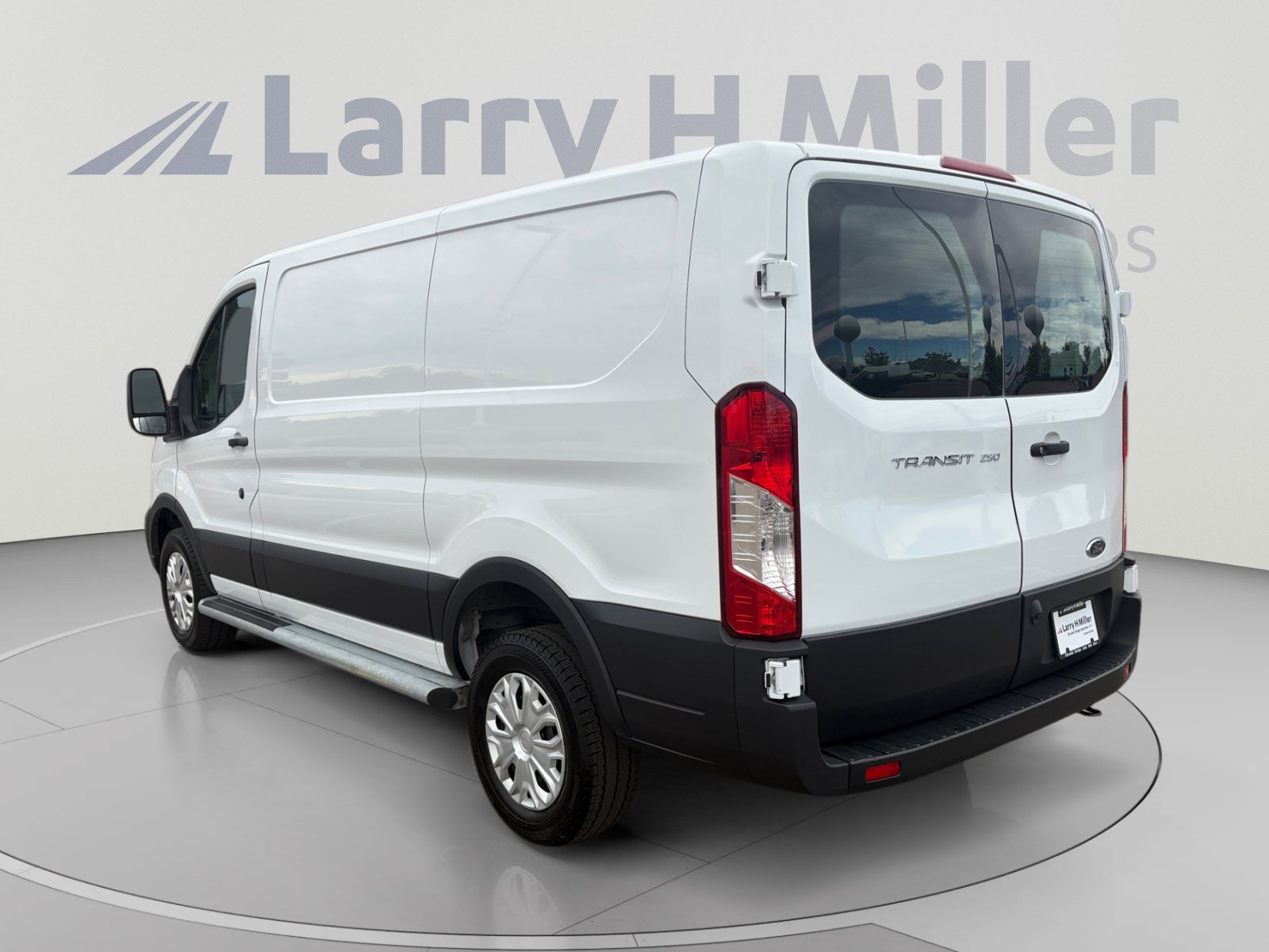 Used 2025 Ford Transit 250 Low Roof w/ Exterior Upgrade Package RWD image 4