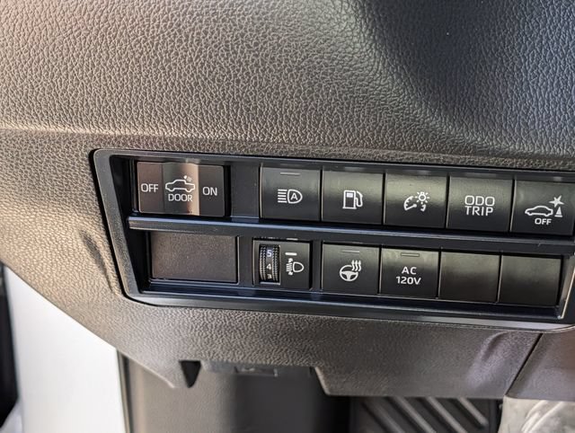 Used 2025 Toyota Tundra Limited AWD/4WD image 23