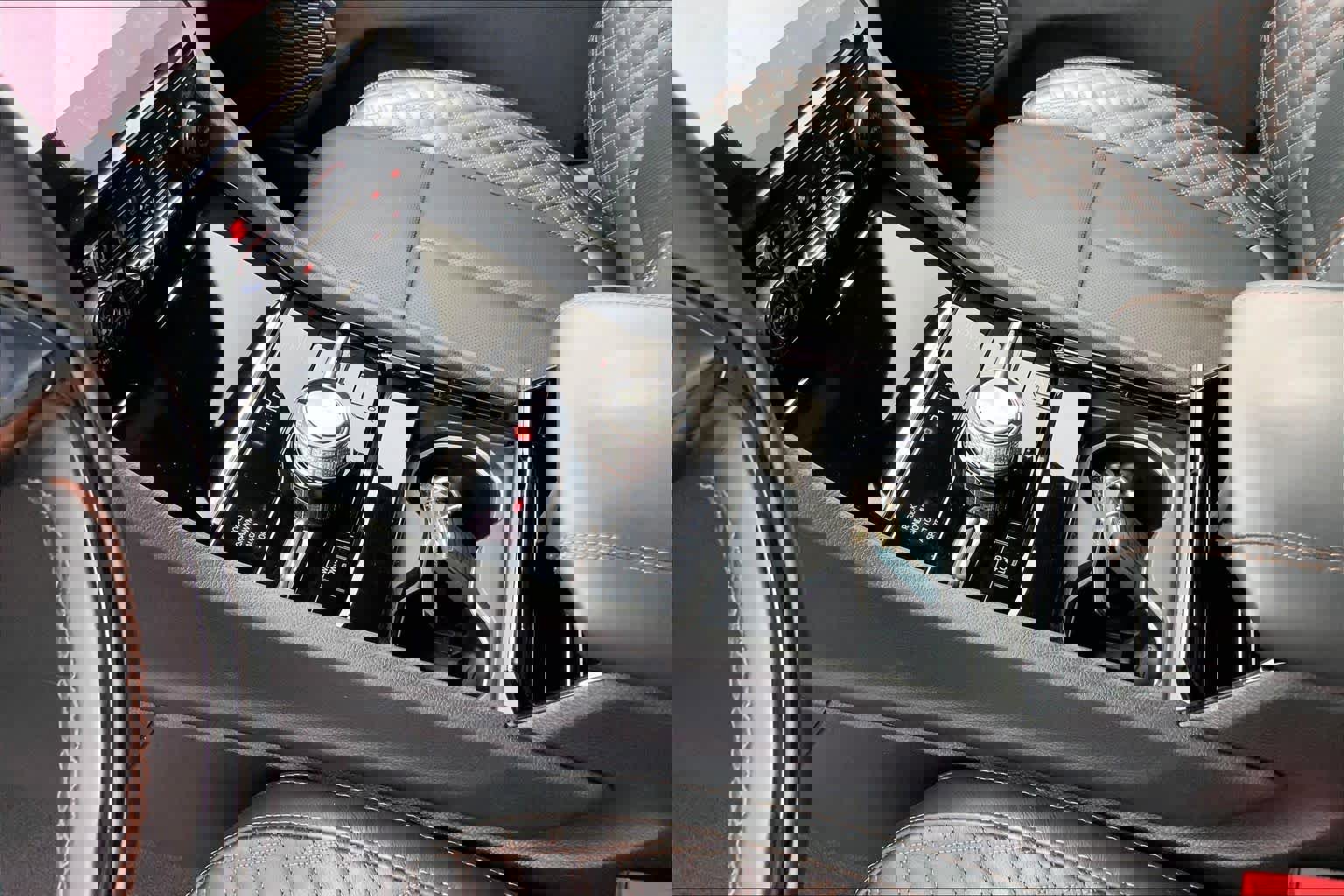 Used 2025 Jeep Grand Cherokee Summit w/ Obsidian Package image 17