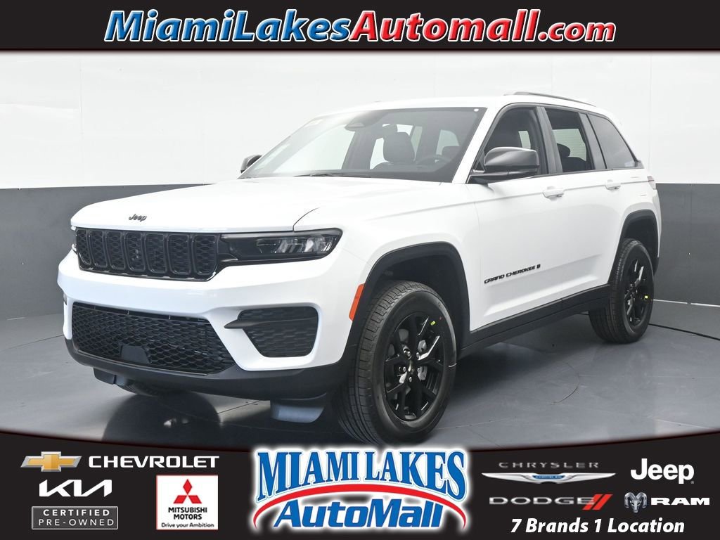 Used 2025 Jeep Grand Cherokee Altitude RWD image 1