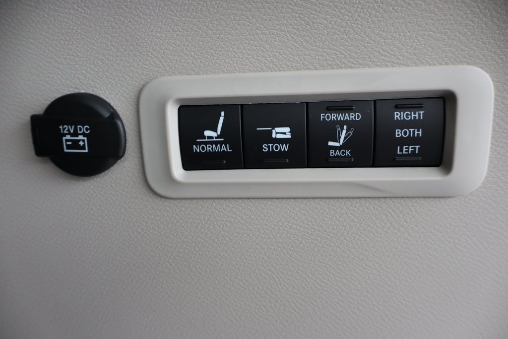 Used 2022 Chrysler Pacifica Limited image 38