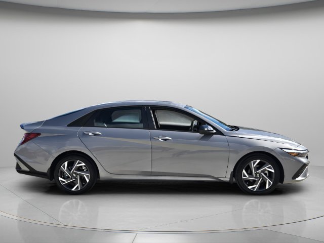 Used 2025 Hyundai Elantra Sport FWD image 7