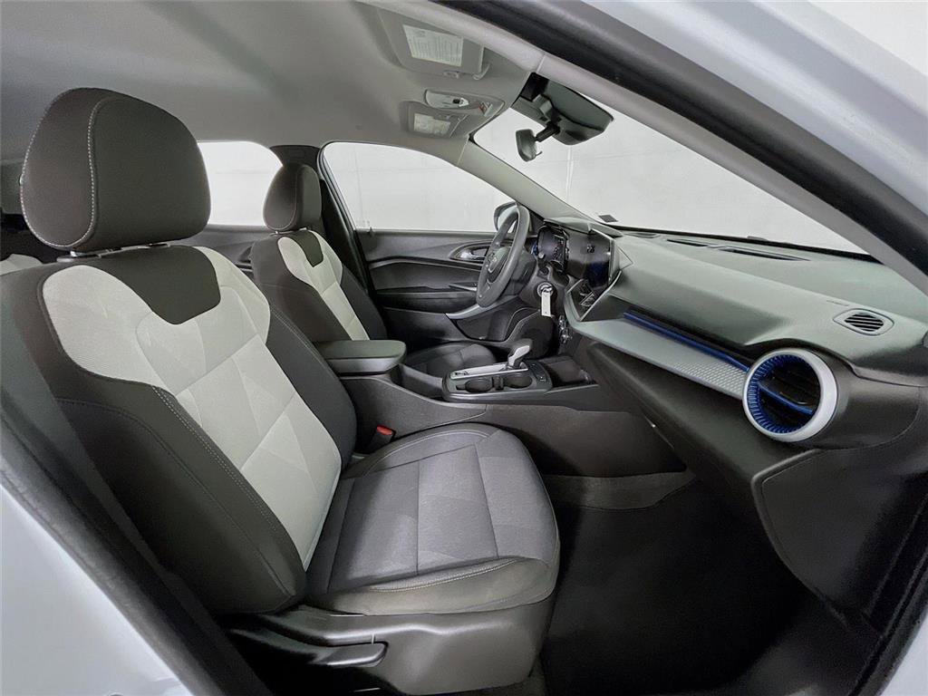 Certified 2025 Chevrolet Trax LS image 28