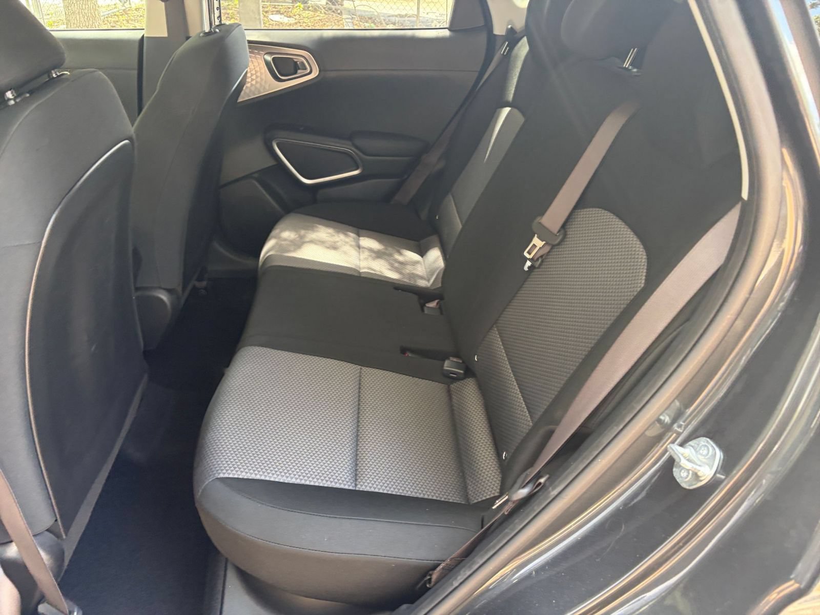 Used 2025 Kia Soul LX w/ LX Technology Package FWD image 34