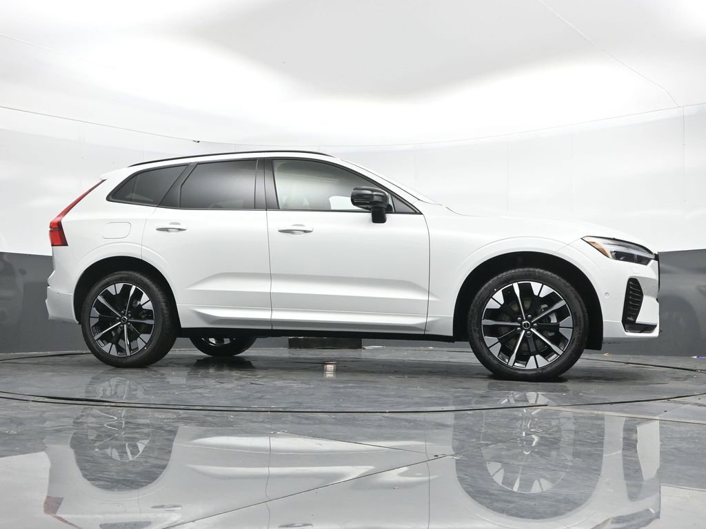 New 2026 Volvo XC60 B5 Plus w/ Climate Package image 41