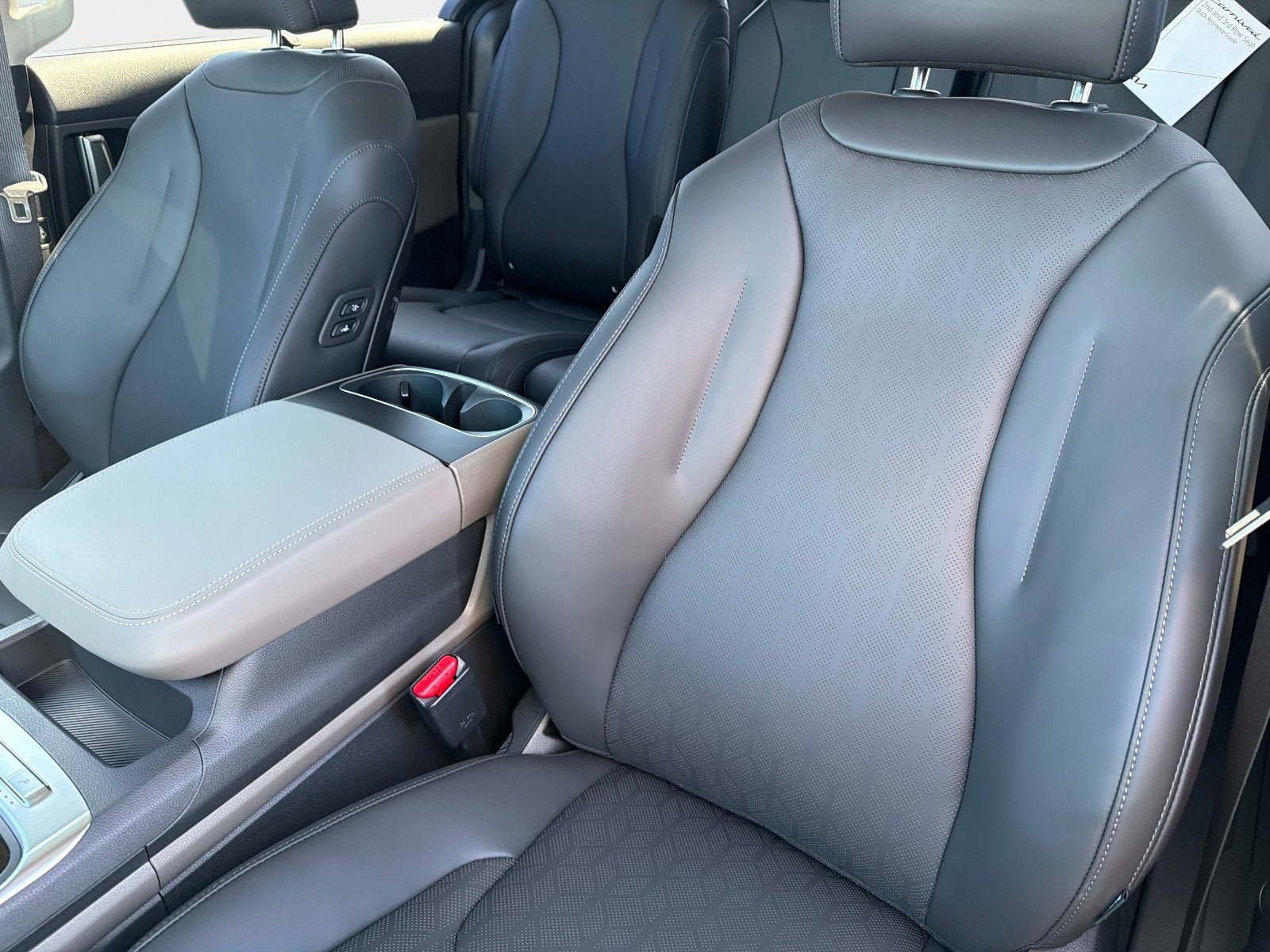 New 2026 Kia Carnival EX FWD image 17