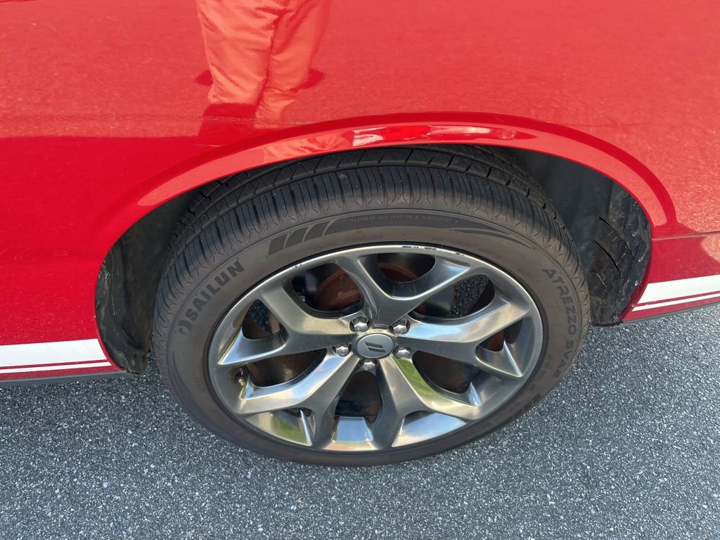 Used 2017 Dodge Challenger SXT RWD image 13