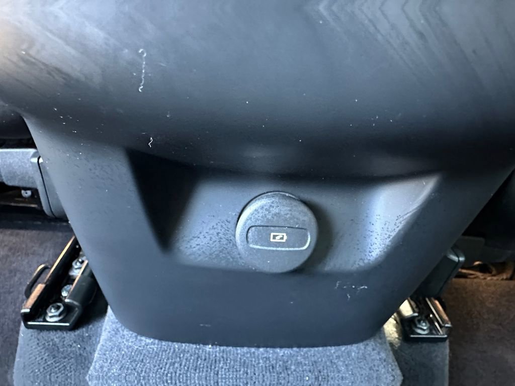 Used 2021 Volvo XC60 T5 Momentum image 31