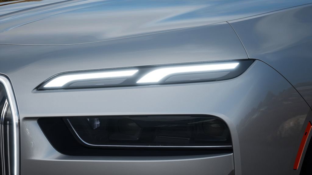 Used 2025 BMW i7 xDrive60 w/ Premium Package image 32