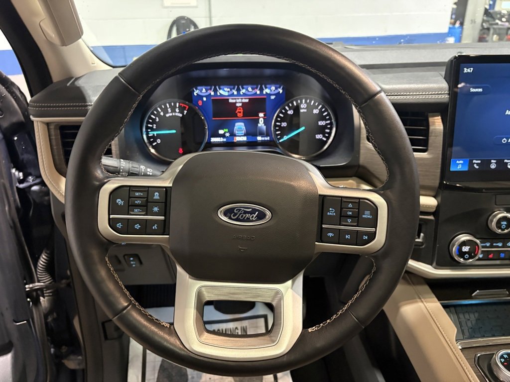 Used 2022 Ford Expedition Limited image 22