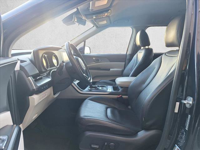 Used 2024 Kia Carnival LX image 8