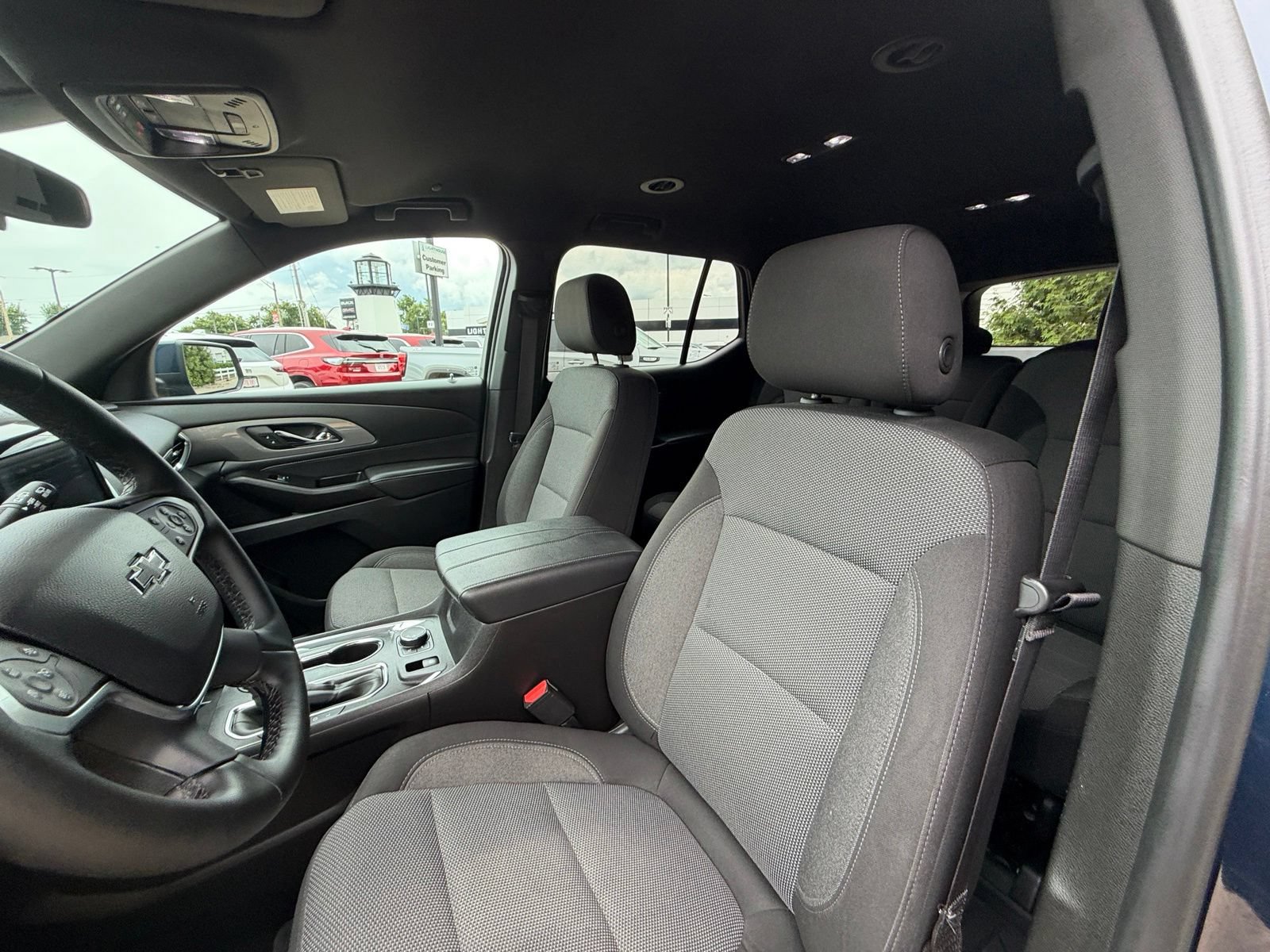 Used 2023 Chevrolet Traverse LT FWD image 11