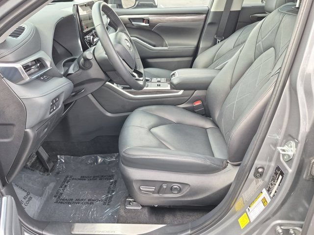 Certified 2026 Toyota Highlander Platinum AWD/4WD image 9