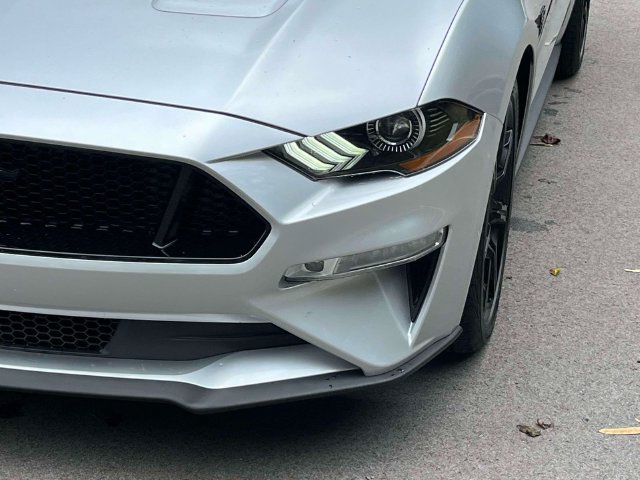 Certified 2018 Ford Mustang GT w/ Black Accent Pkg RWD image 9