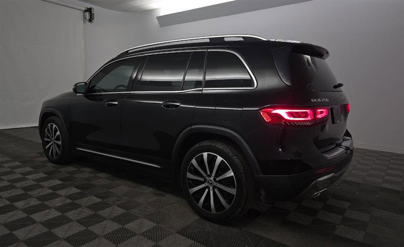 Used 2020 Mercedes-Benz GLB 250 4MATIC w/ Premium Package image 12