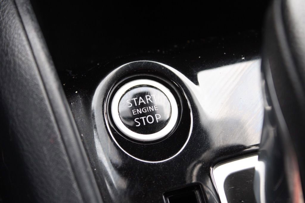 Used 2020 Nissan Versa SR image 30