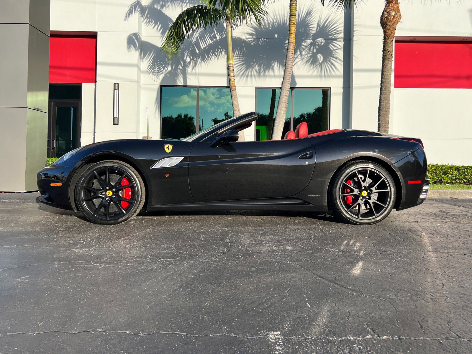 Used 2013 Ferrari California RWD image 7