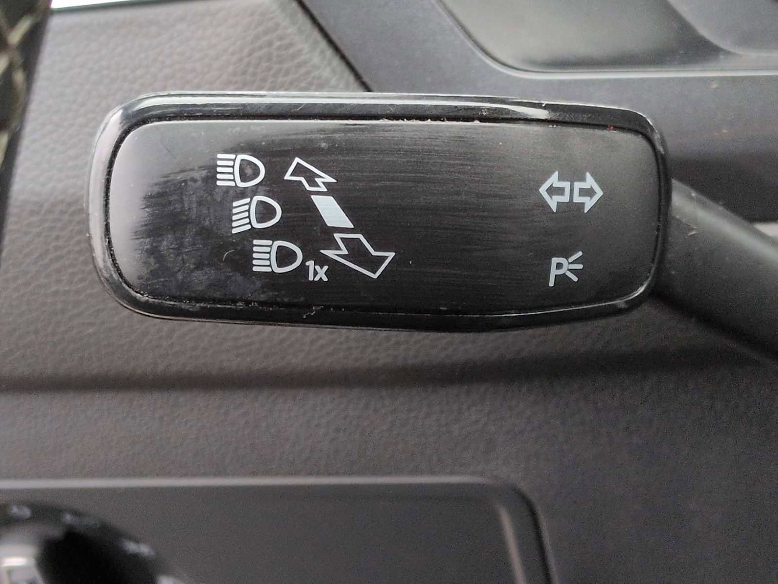 Used 2021 Volkswagen Tiguan SE AWD/4WD image 27