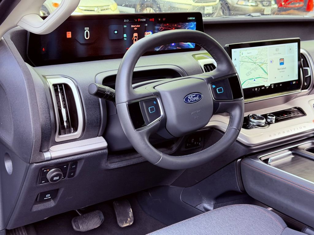 Used 2025 Ford Expedition Active AWD/4WD image 19