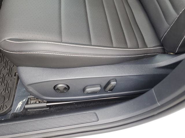 Certified 2024 Volkswagen Jetta SE w/ Panoramic Sunroof Package FWD image 18