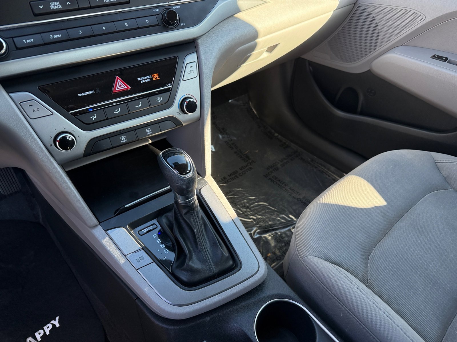 Used 2017 Hyundai Elantra SE image 13