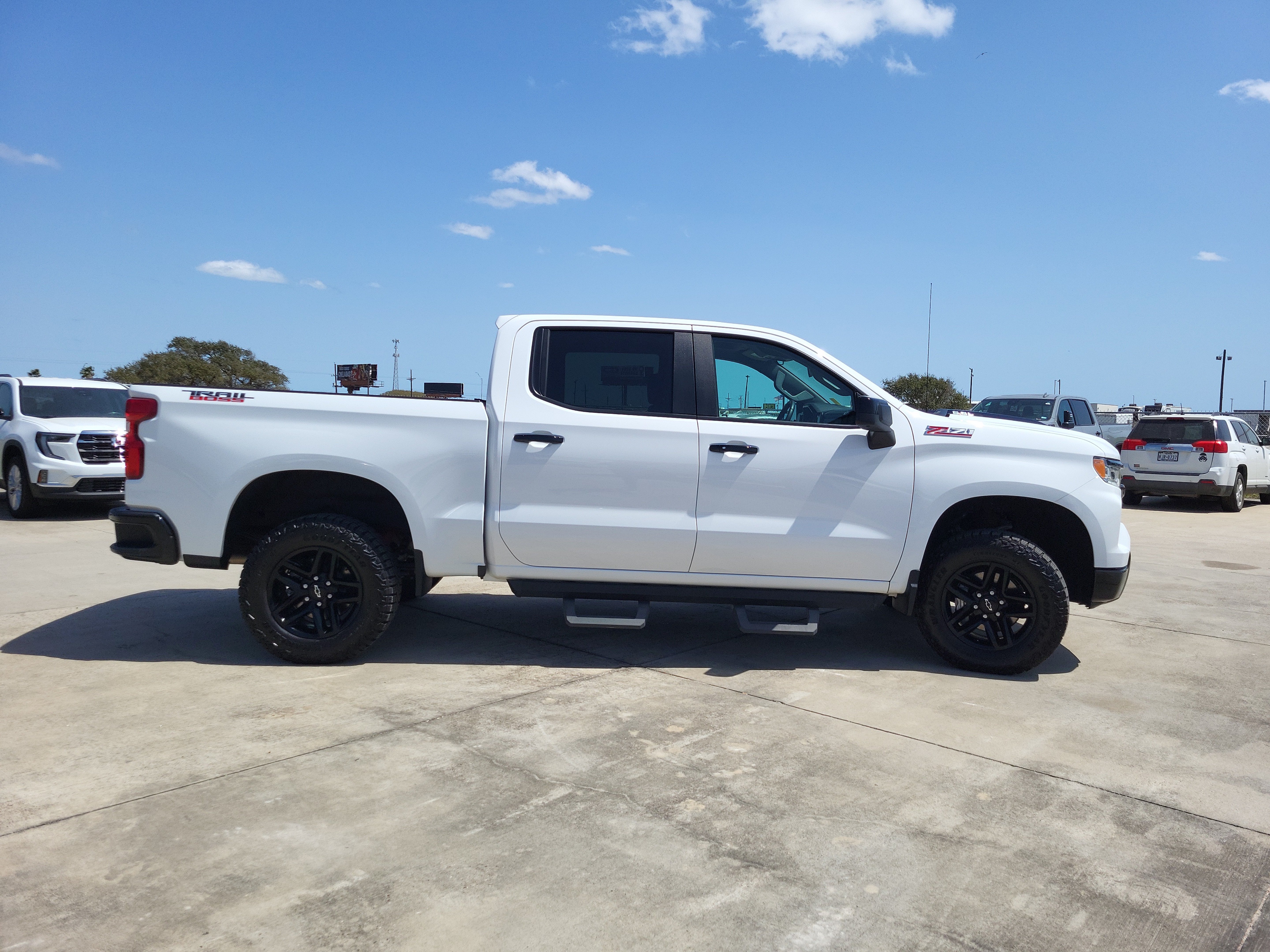 Used 2024 Chevrolet Silverado 1500 LT Trail Boss w/ Convenience Package II AWD/4WD image 4