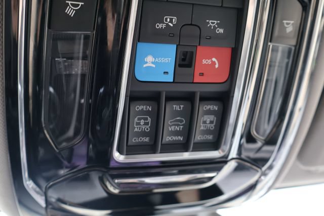 Used 2023 Jeep Grand Cherokee L Overland w/ Luxury Tech Group IV RWD image 18